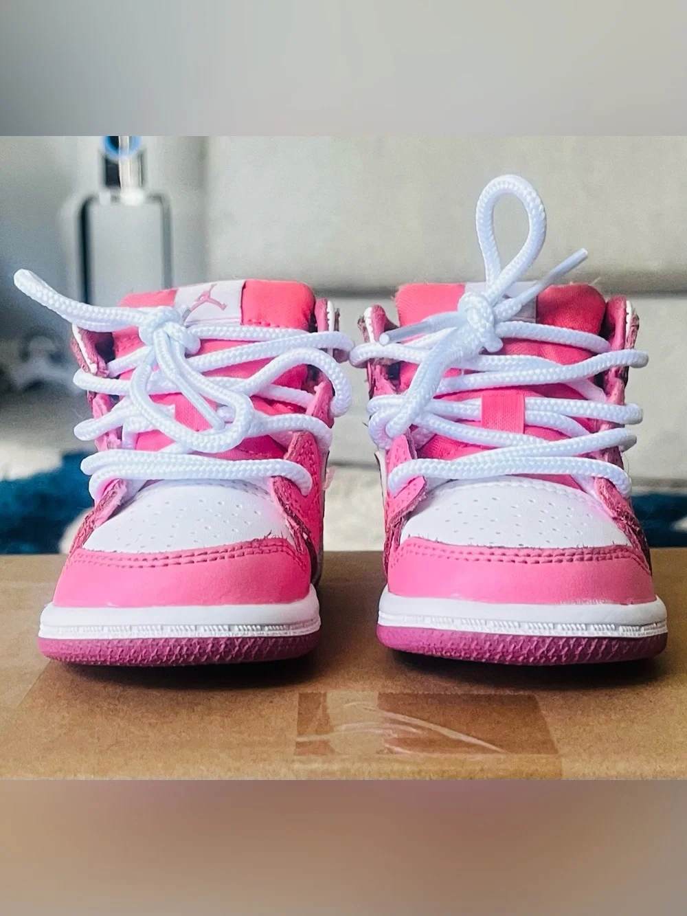 ✨Jordan 1 Mid ‘Valentine's Day’, TD Size 3C✨